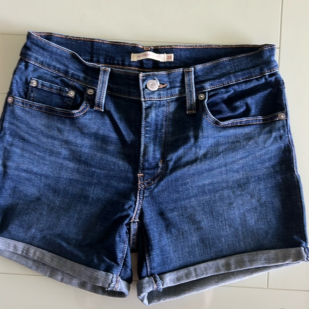 Levi Strauss & CO. Cuffed Dark wash shorts size 28